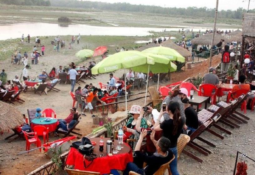 मुख्य याममा सौराहामा पर्यटक घटे